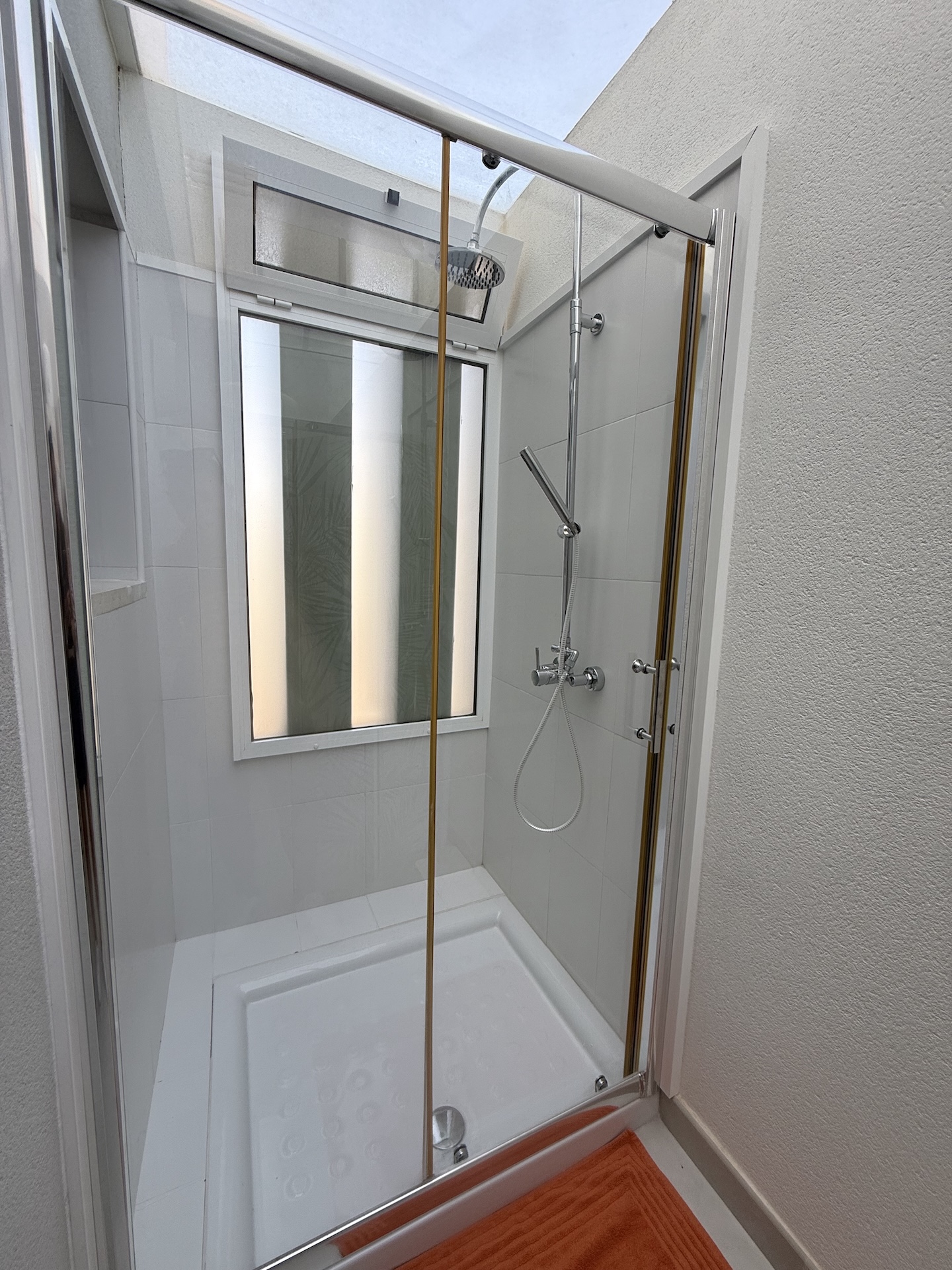 Resa Estates Ibiza longter rental Cala Tarida penthouse shower.jpeg